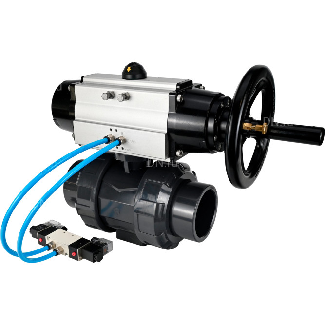 Кран шаровой BV4242E-FP-GRM-ISO Дн65 Ру10 полнопроходной, корпус - НПВХ, шар - НПВХ, уплотнение - EPDM, с пневмоприводом PA-DA-105-1 и пневмораспределителем 4V320-10 AC220V в Барнауле