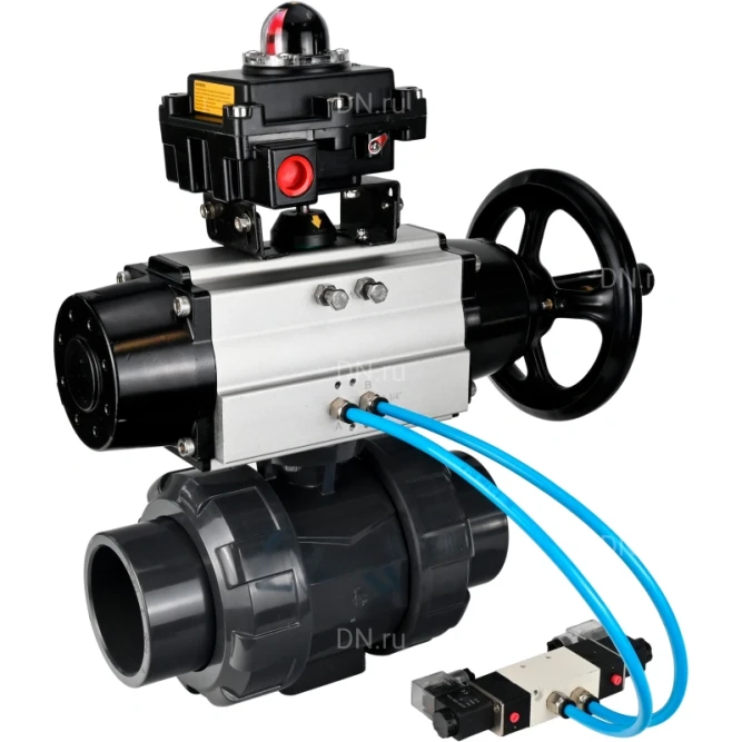 Кран шаровой BV4242E-FP-GRM-ISO Дн15 Ру10 полнопроходной, корпус - НПВХ, шар - НПВХ, уплотнение - EPDM, с пневмоприводом PA-DA-105-1, пневмораспределителем 4V320-08 AC220V и БКВ APL-410N EX в Барнауле