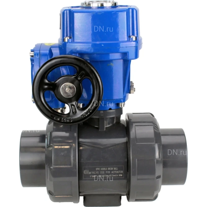 Кран шаровой BV4242E-FP-GRM-ISO Дн40 Ру10 полнопроходной, корпус - НПВХ, шар - НПВХ, уплотнение - EPDM, с электроприводом QT-N-005M-O2-380VAC-У1 с моментной муфтой и штурвалом в Барнауле
